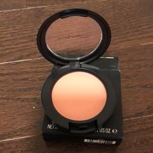 MAC blush